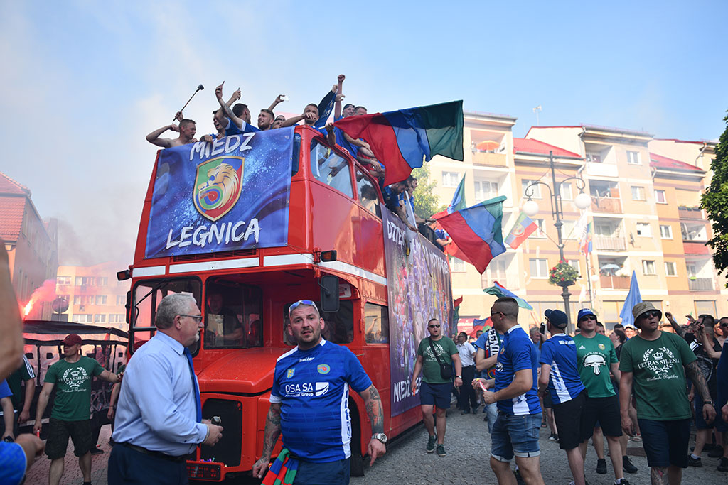 Tysiące kibiców świętowało w rynku awans do ekstraklasy