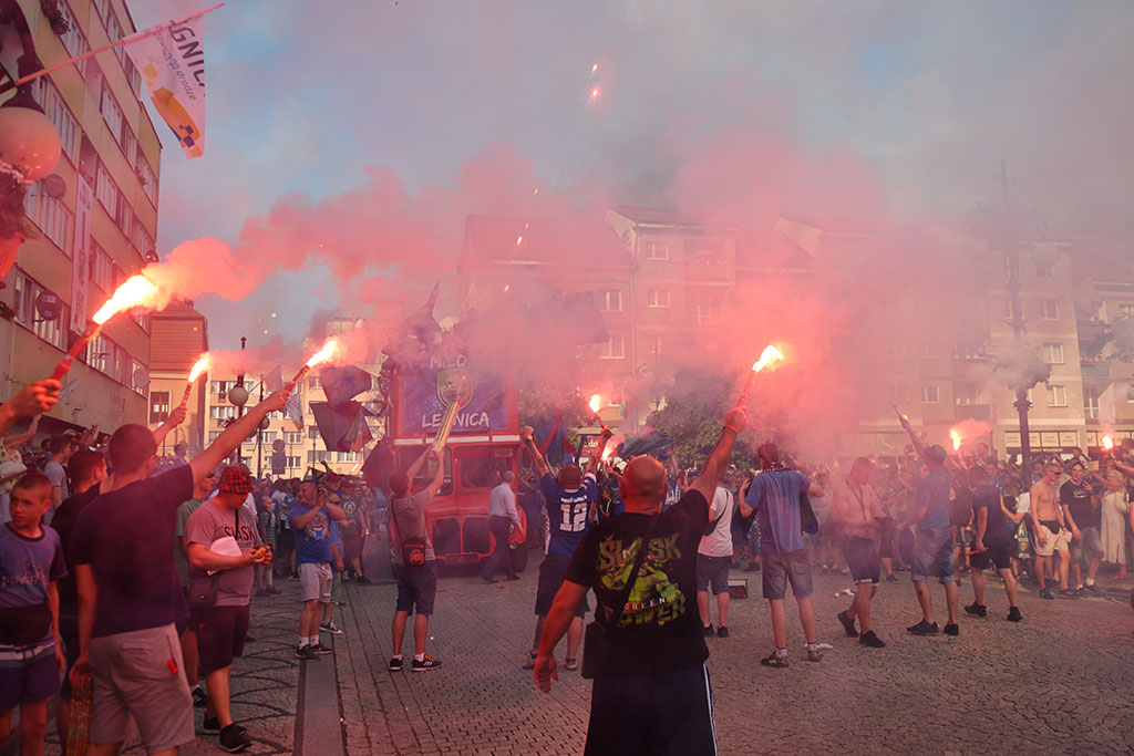 Tysiące kibiców świętowało w rynku awans do ekstraklasy