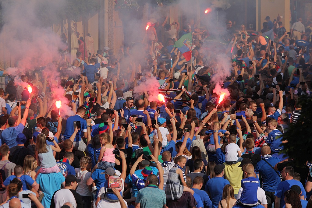 Tysiące kibiców świętowało w rynku awans do ekstraklasy - cz. 2