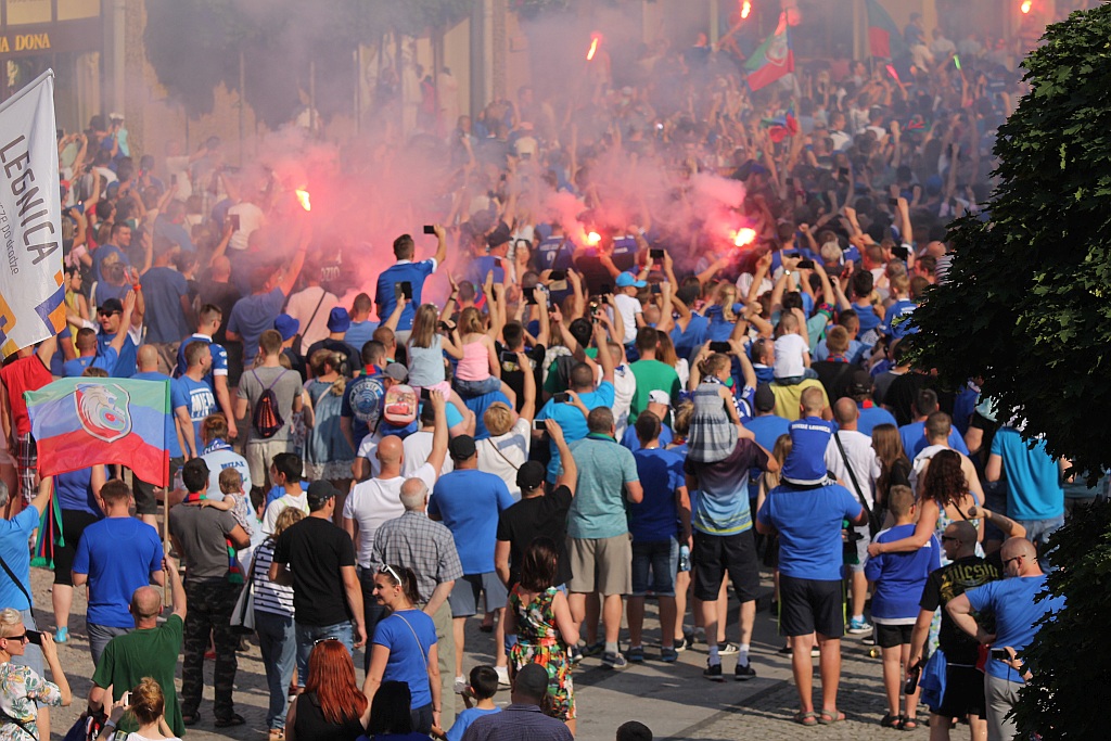 Tysiące kibiców świętowało w rynku awans do ekstraklasy - cz. 2