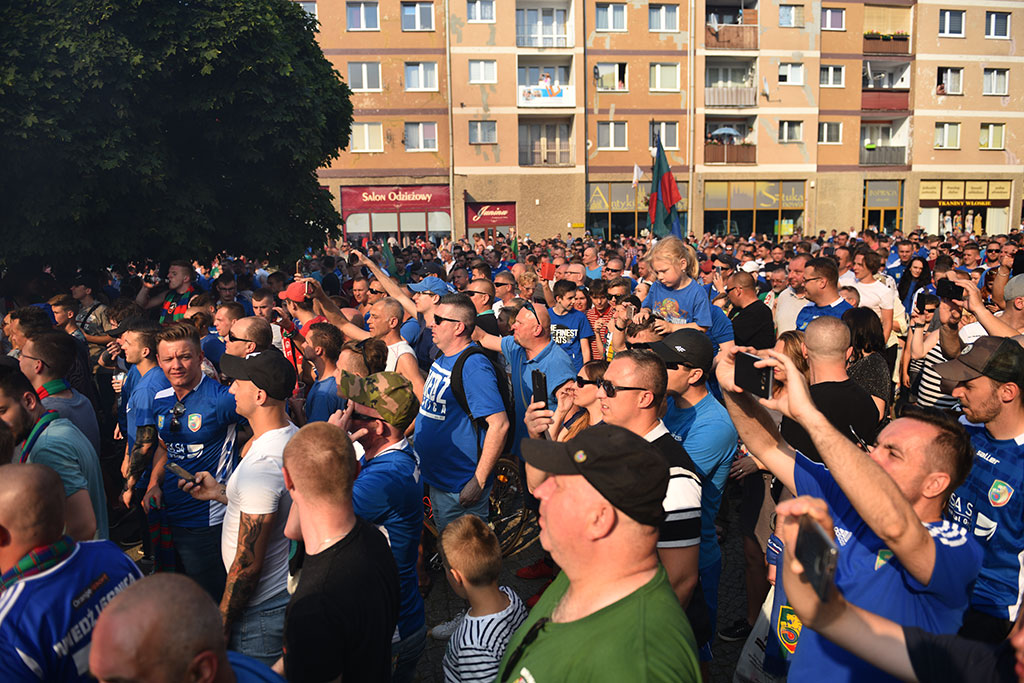 Tysiące kibiców świętowało w rynku awans do ekstraklasy
