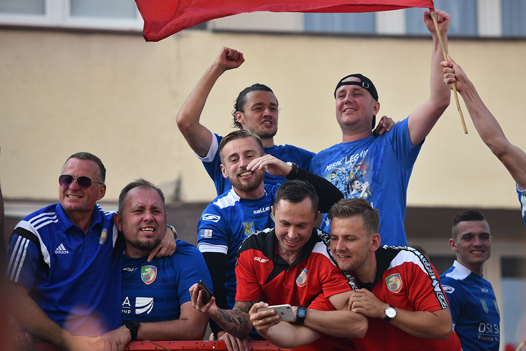 Tysiące kibiców świętowało w rynku awans do ekstraklasy