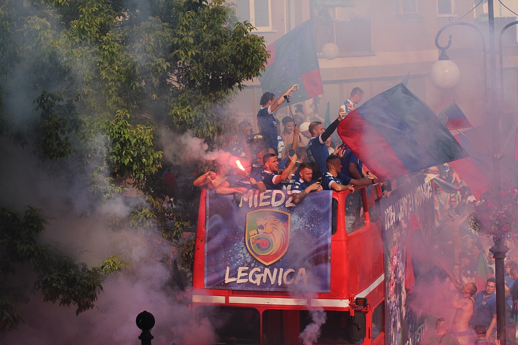 Tysiące kibiców świętowało w rynku awans do ekstraklasy - cz. 2