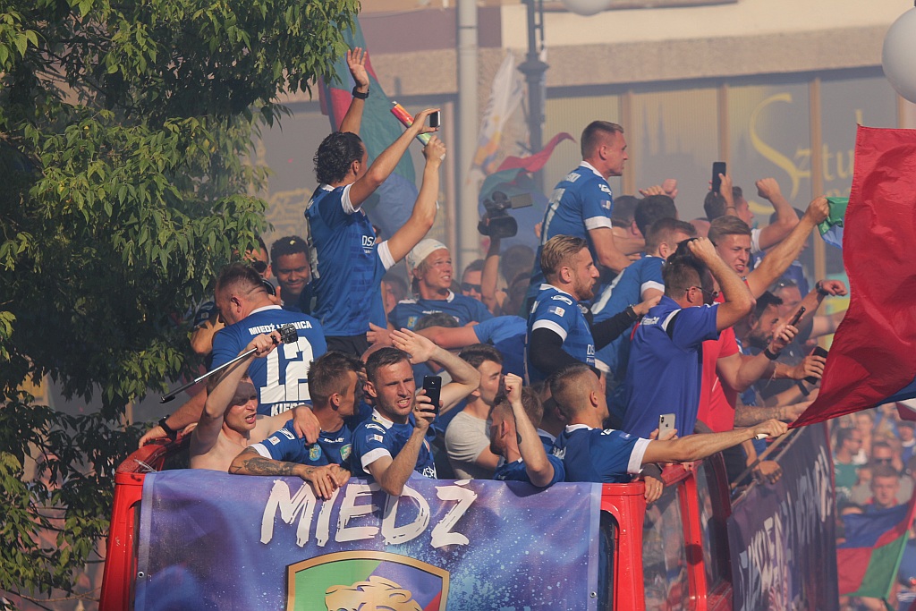 Tysiące kibiców świętowało w rynku awans do ekstraklasy - cz. 2