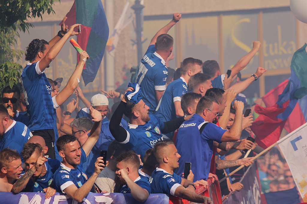 Tysiące kibiców świętowało w rynku awans do ekstraklasy - cz. 2