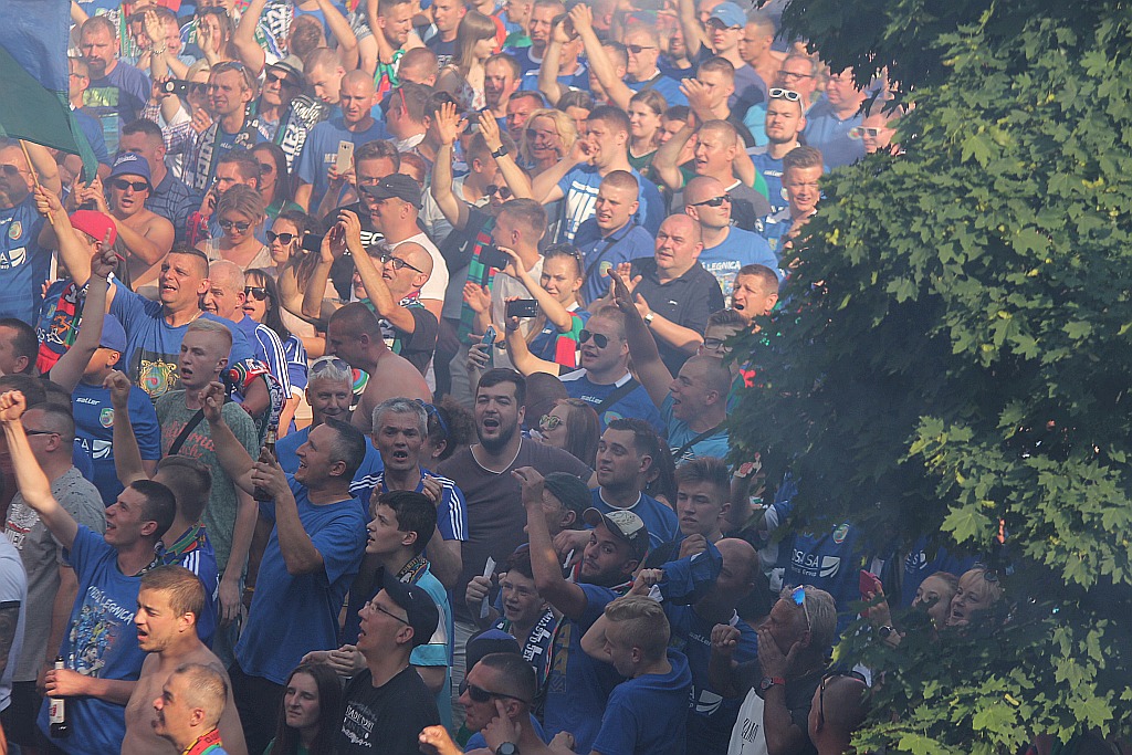 Tysiące kibiców świętowało w rynku awans do ekstraklasy - cz. 2