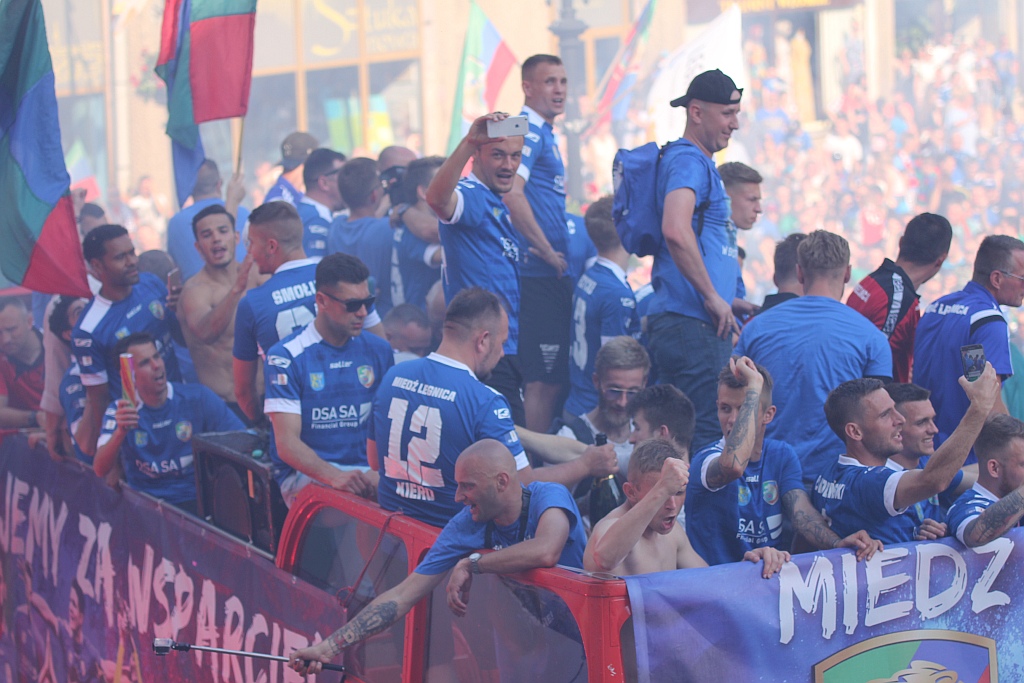 Tysiące kibiców świętowało w rynku awans do ekstraklasy - cz. 2