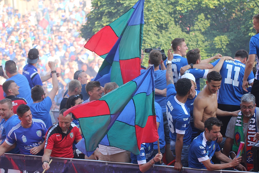 Tysiące kibiców świętowało w rynku awans do ekstraklasy - cz. 2
