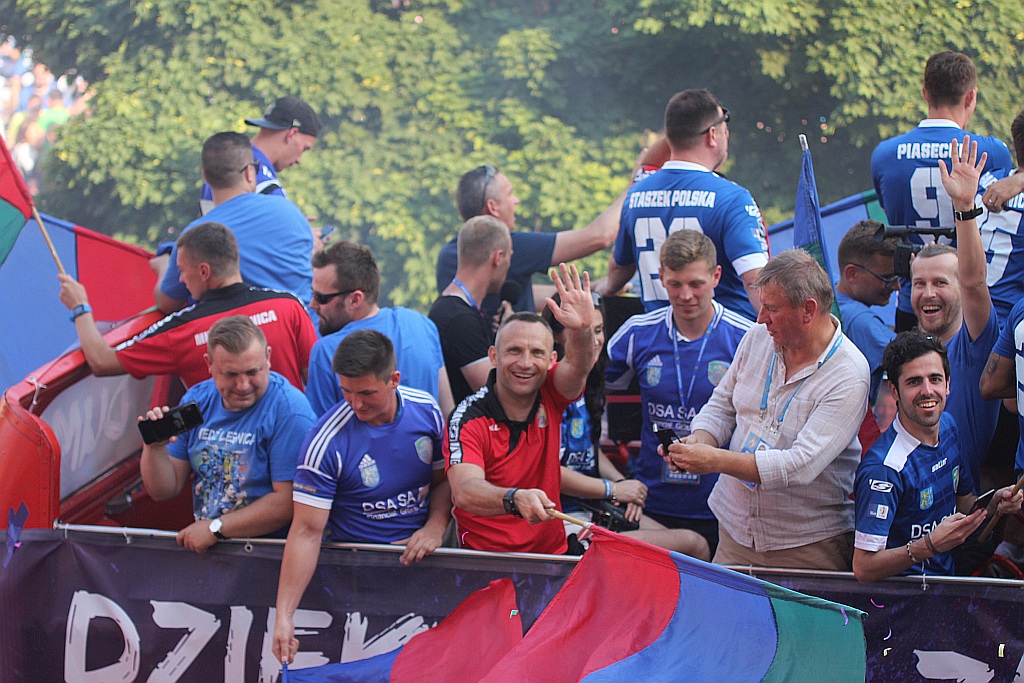 Tysiące kibiców świętowało w rynku awans do ekstraklasy - cz. 2