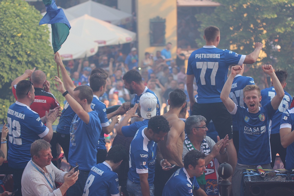 Tysiące kibiców świętowało w rynku awans do ekstraklasy - cz. 2