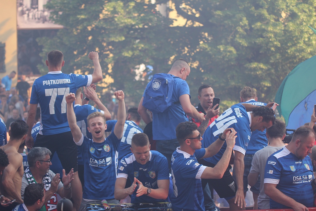 Tysiące kibiców świętowało w rynku awans do ekstraklasy - cz. 2