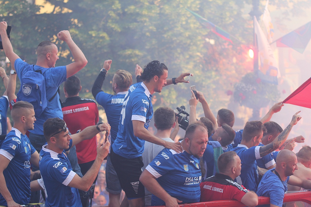 Tysiące kibiców świętowało w rynku awans do ekstraklasy - cz. 2