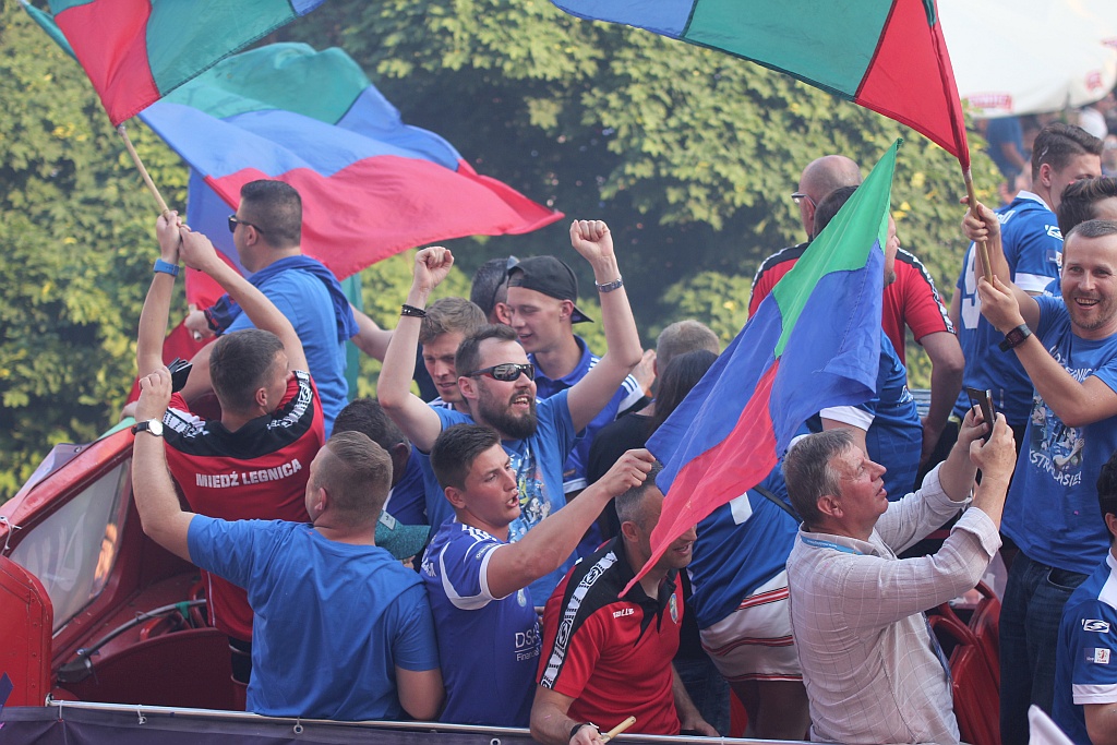 Tysiące kibiców świętowało w rynku awans do ekstraklasy - cz. 2