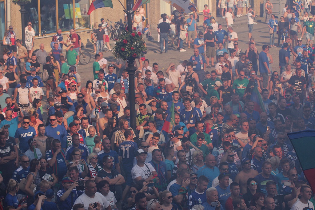 Tysiące kibiców świętowało w rynku awans do ekstraklasy - cz. 2