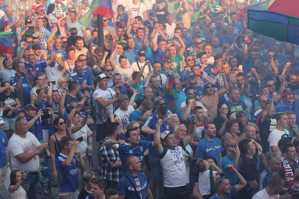 Tysiące kibiców świętowało w rynku awans do ekstraklasy - cz. 2
