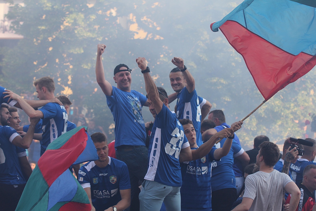 Tysiące kibiców świętowało w rynku awans do ekstraklasy - cz. 2