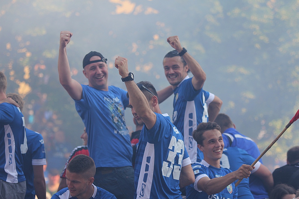 Tysiące kibiców świętowało w rynku awans do ekstraklasy - cz. 2