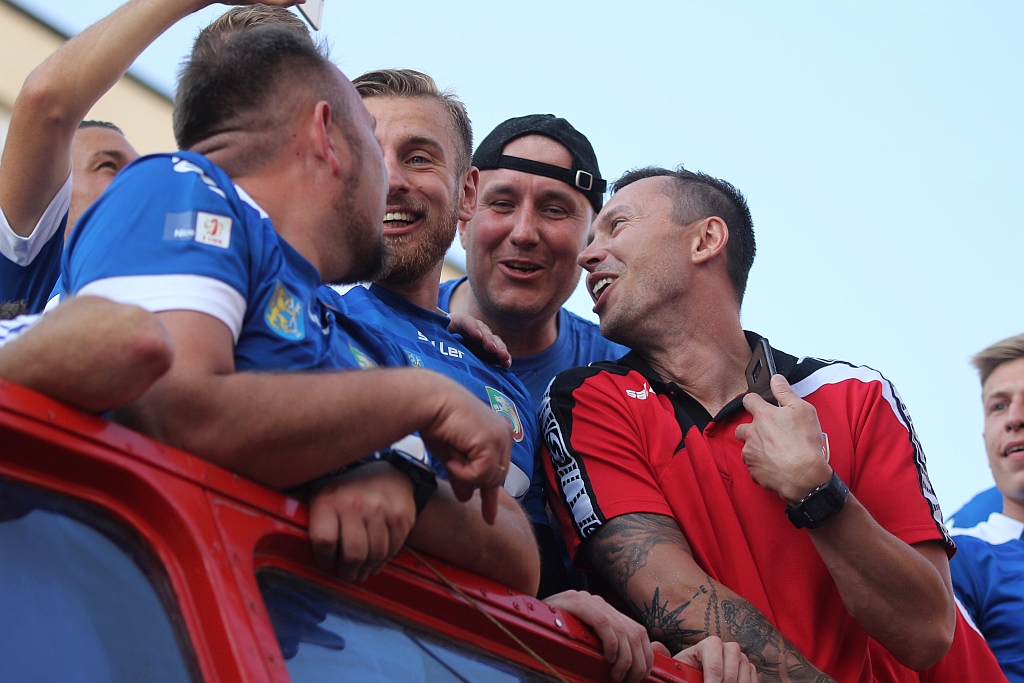 Tysiące kibiców świętowało w rynku awans do ekstraklasy - cz. 2