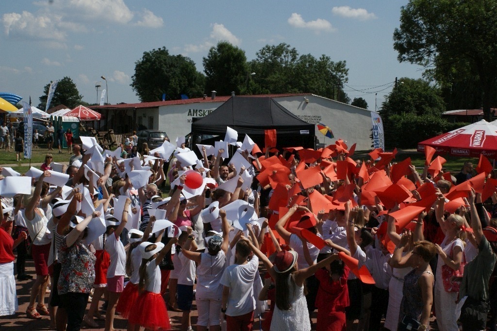 Majówka nad Jeziorem Kunickim przyciągnęła prawdziwe tłumy