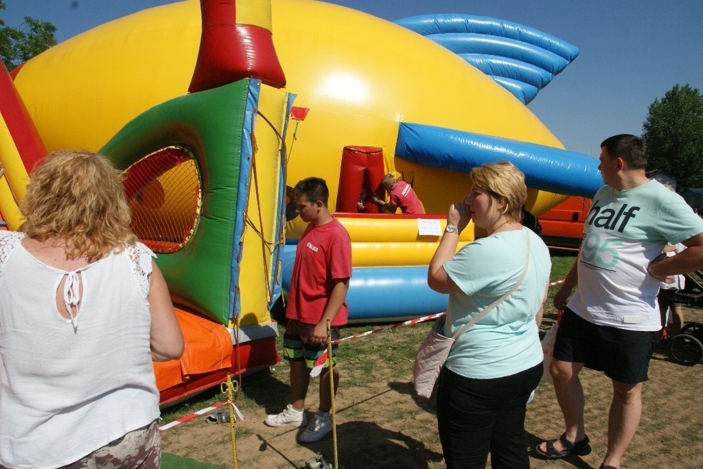 Majówka nad Jeziorem Kunickim przyciągnęła prawdziwe tłumy