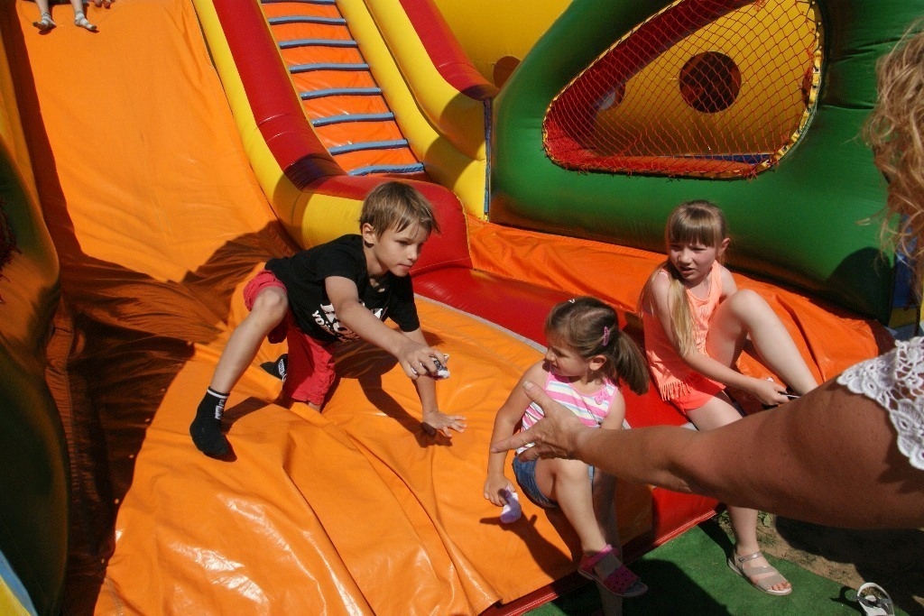 Majówka nad Jeziorem Kunickim przyciągnęła prawdziwe tłumy