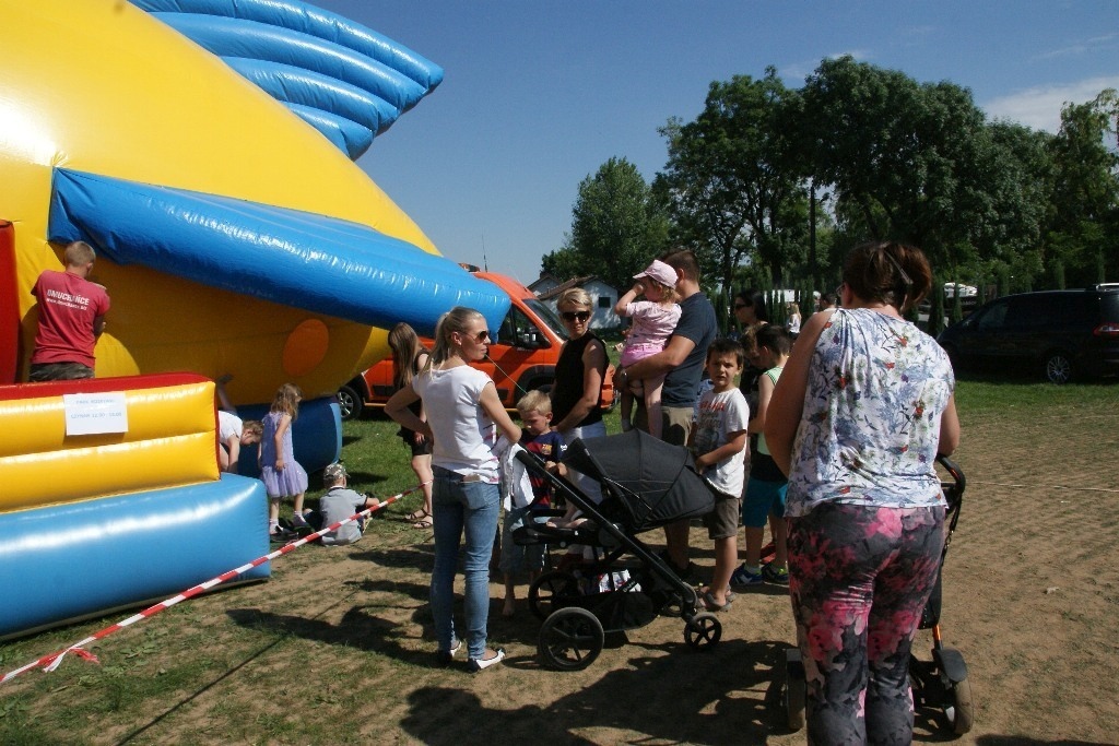 Majówka nad Jeziorem Kunickim przyciągnęła prawdziwe tłumy
