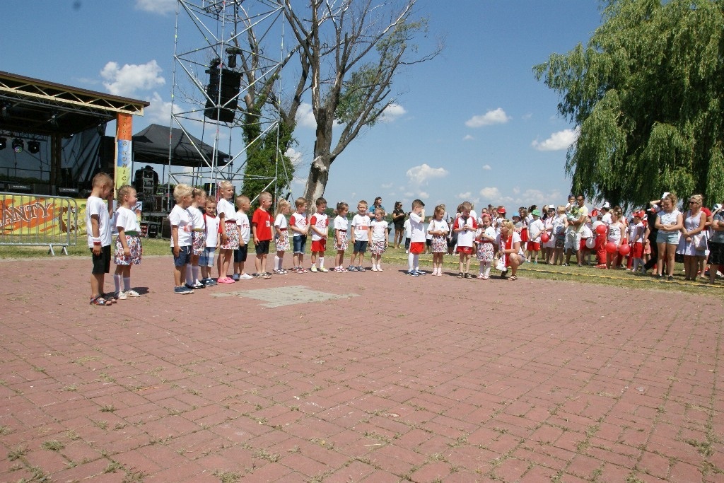 Majówka nad Jeziorem Kunickim przyciągnęła prawdziwe tłumy