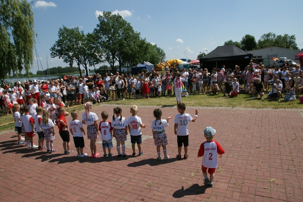 Majówka nad Jeziorem Kunickim przyciągnęła prawdziwe tłumy