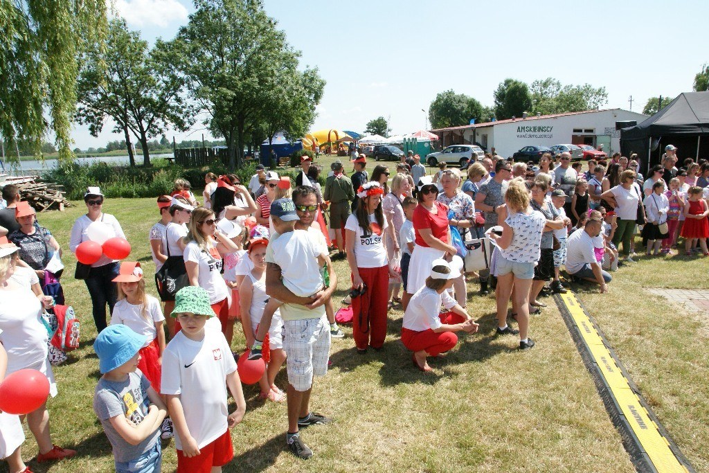 Majówka nad Jeziorem Kunickim przyciągnęła prawdziwe tłumy