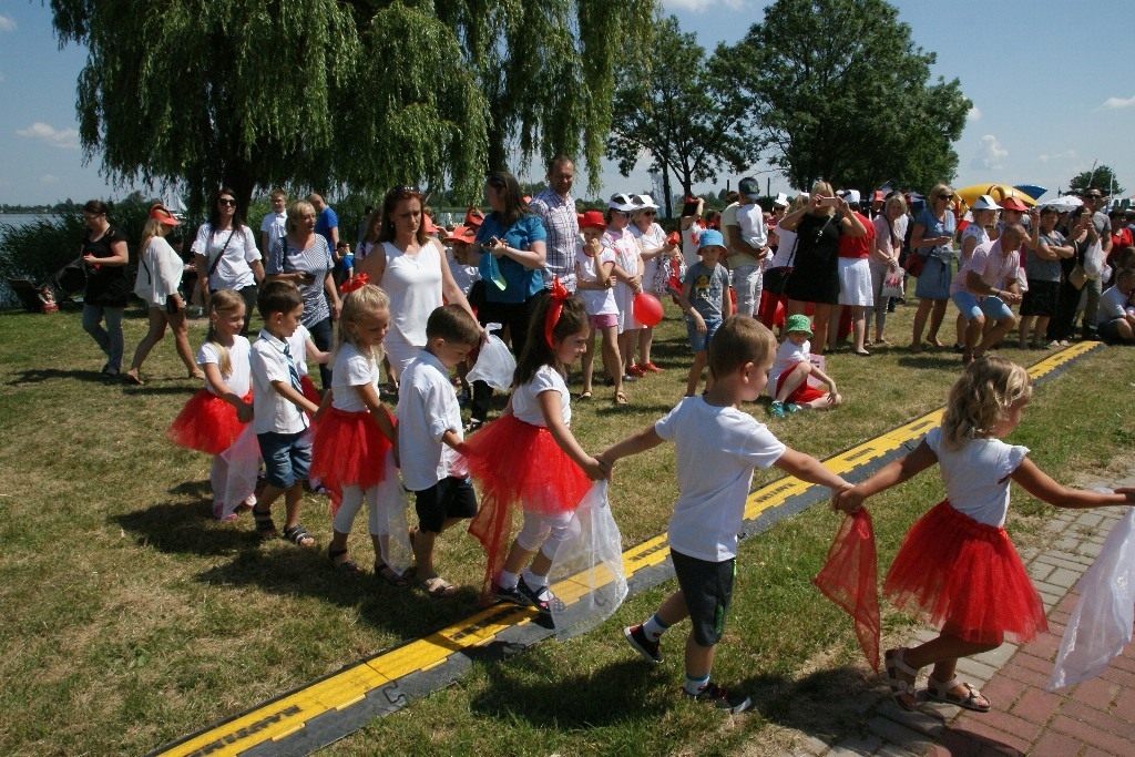 Majówka nad Jeziorem Kunickim przyciągnęła prawdziwe tłumy