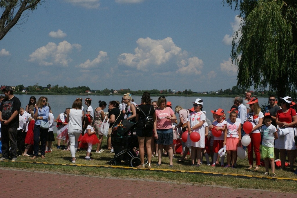 Majówka nad Jeziorem Kunickim przyciągnęła prawdziwe tłumy