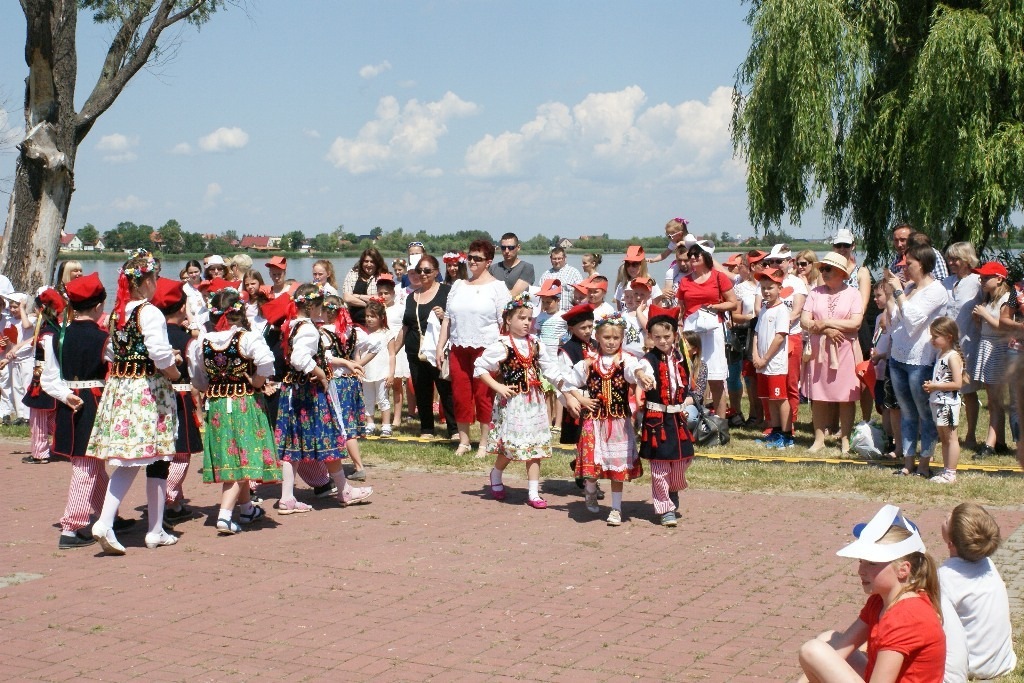 Majówka nad Jeziorem Kunickim przyciągnęła prawdziwe tłumy