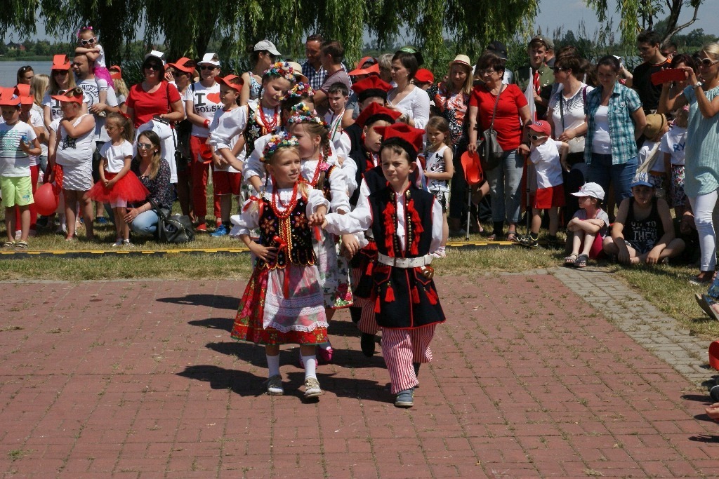 Majówka nad Jeziorem Kunickim przyciągnęła prawdziwe tłumy