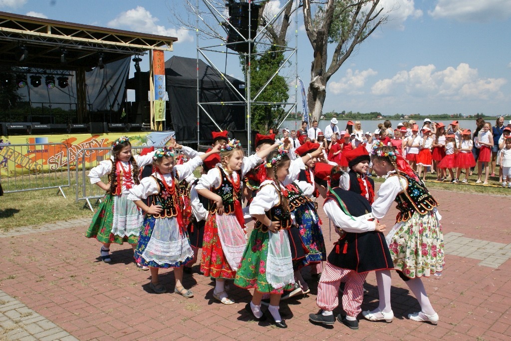 Majówka nad Jeziorem Kunickim przyciągnęła prawdziwe tłumy