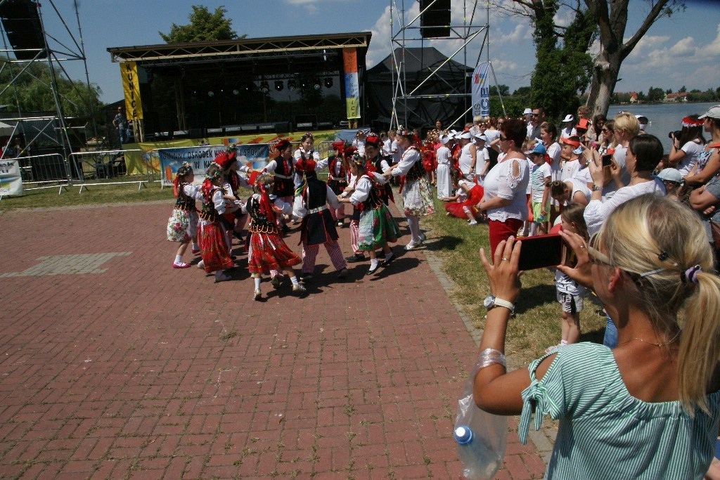 Majówka nad Jeziorem Kunickim przyciągnęła prawdziwe tłumy
