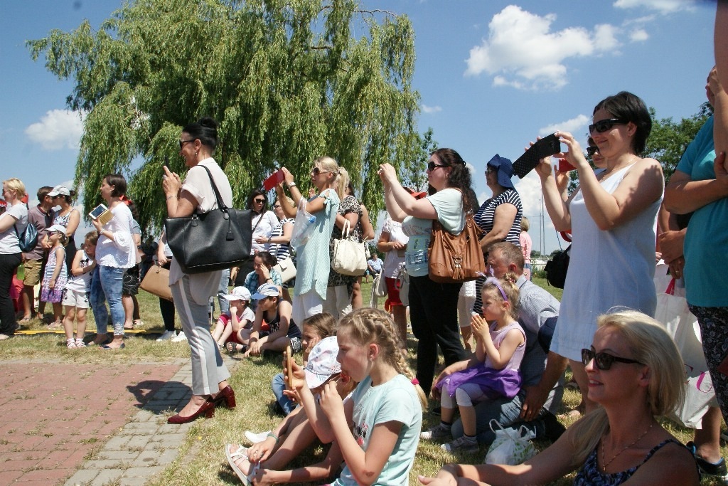 Majówka nad Jeziorem Kunickim przyciągnęła prawdziwe tłumy