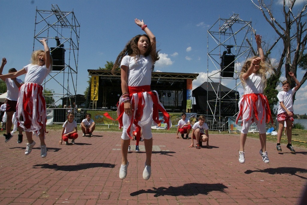 Majówka nad Jeziorem Kunickim przyciągnęła prawdziwe tłumy