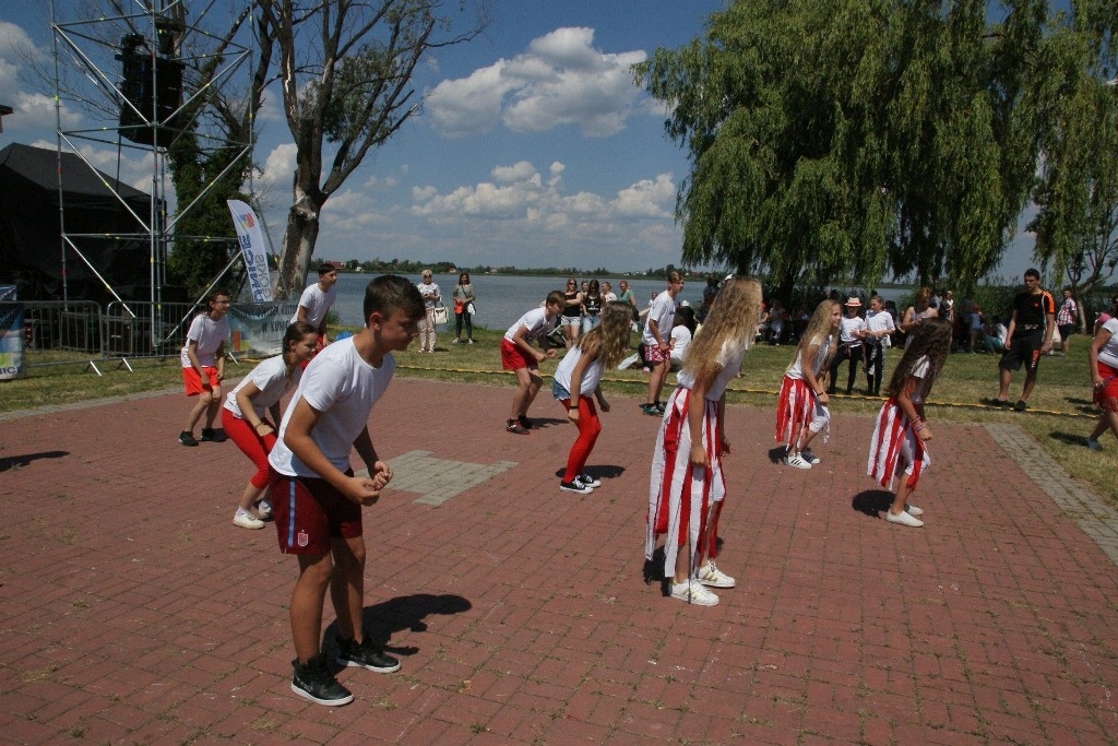 Majówka nad Jeziorem Kunickim przyciągnęła prawdziwe tłumy