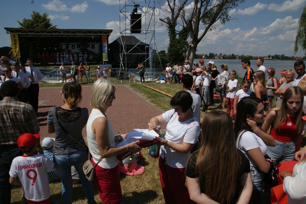 Majówka nad Jeziorem Kunickim przyciągnęła prawdziwe tłumy