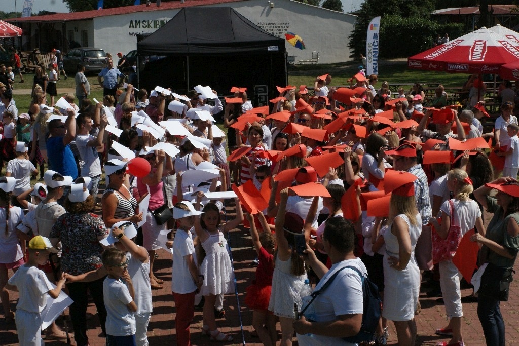 Majówka nad Jeziorem Kunickim przyciągnęła prawdziwe tłumy