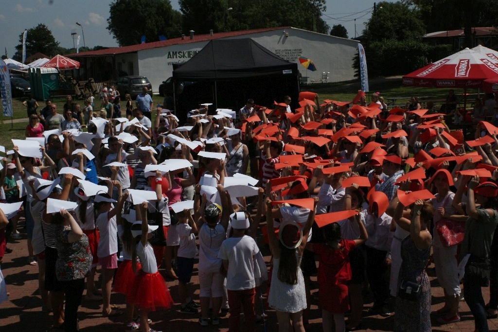 Majówka nad Jeziorem Kunickim przyciągnęła prawdziwe tłumy