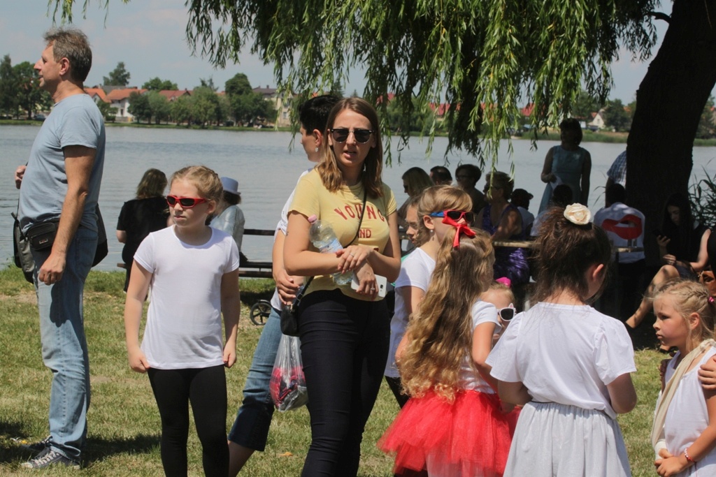 Majówka nad Jeziorem Kunickim przyciągnęła prawdziwe tłumy