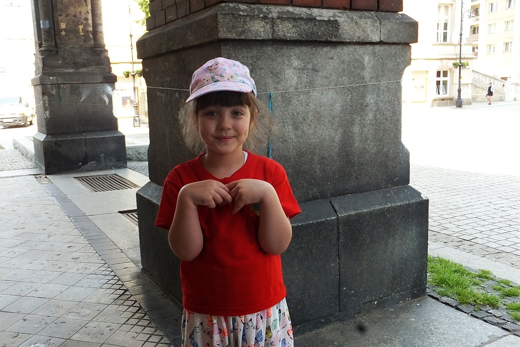 Kolorowe wstążki zamieniły rynek w „Magiczny pasaż”