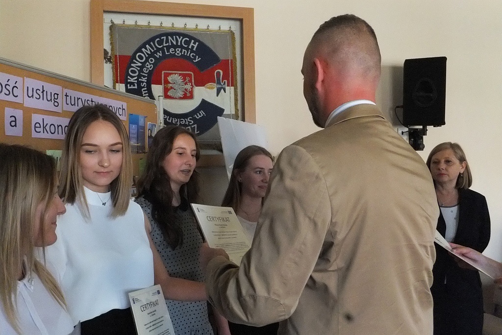 W „Ekonomie” odebrali certyfikaty z odbytego w Lipsku stażu