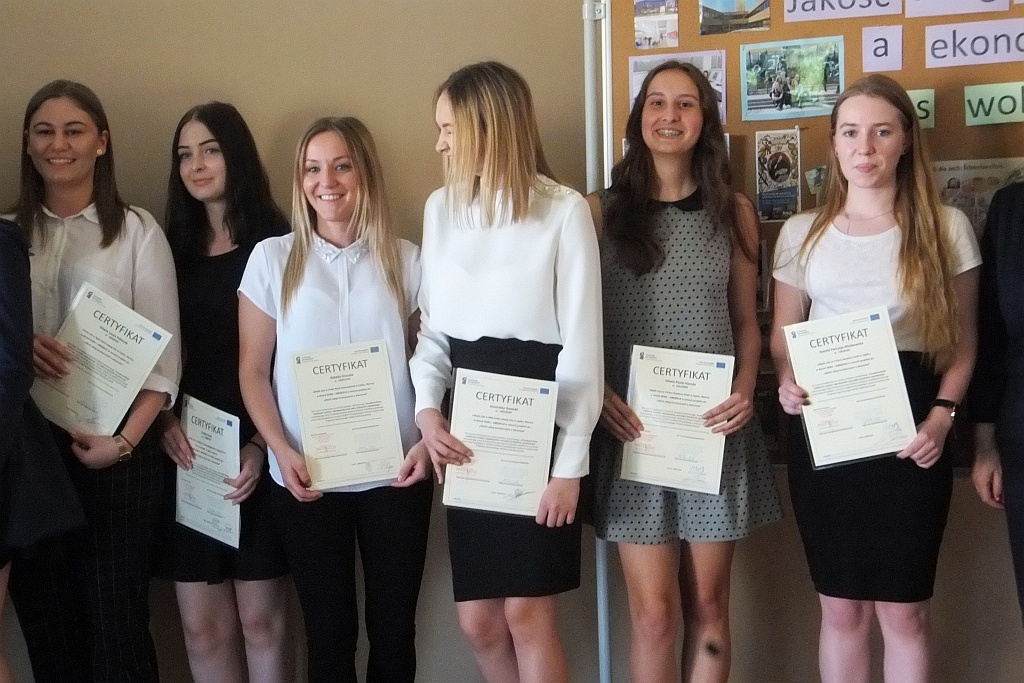 W „Ekonomie” odebrali certyfikaty z odbytego w Lipsku stażu