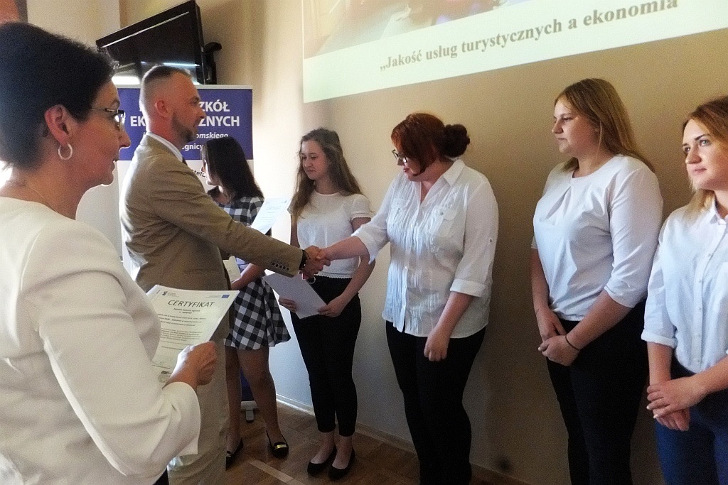 W „Ekonomie” odebrali certyfikaty z odbytego w Lipsku stażu