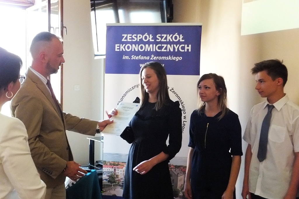 W „Ekonomie” odebrali certyfikaty z odbytego w Lipsku stażu