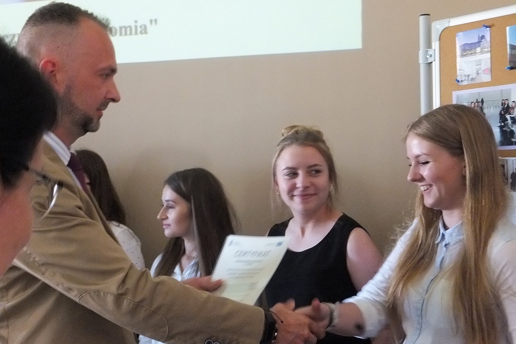 W „Ekonomie” odebrali certyfikaty z odbytego w Lipsku stażu