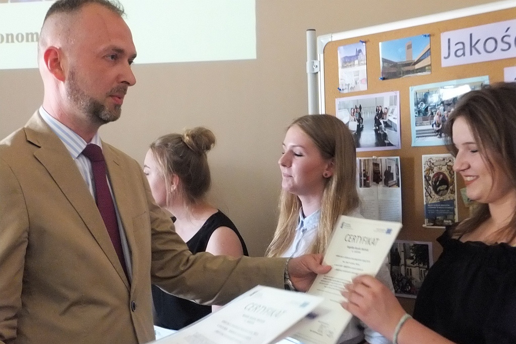 W „Ekonomie” odebrali certyfikaty z odbytego w Lipsku stażu