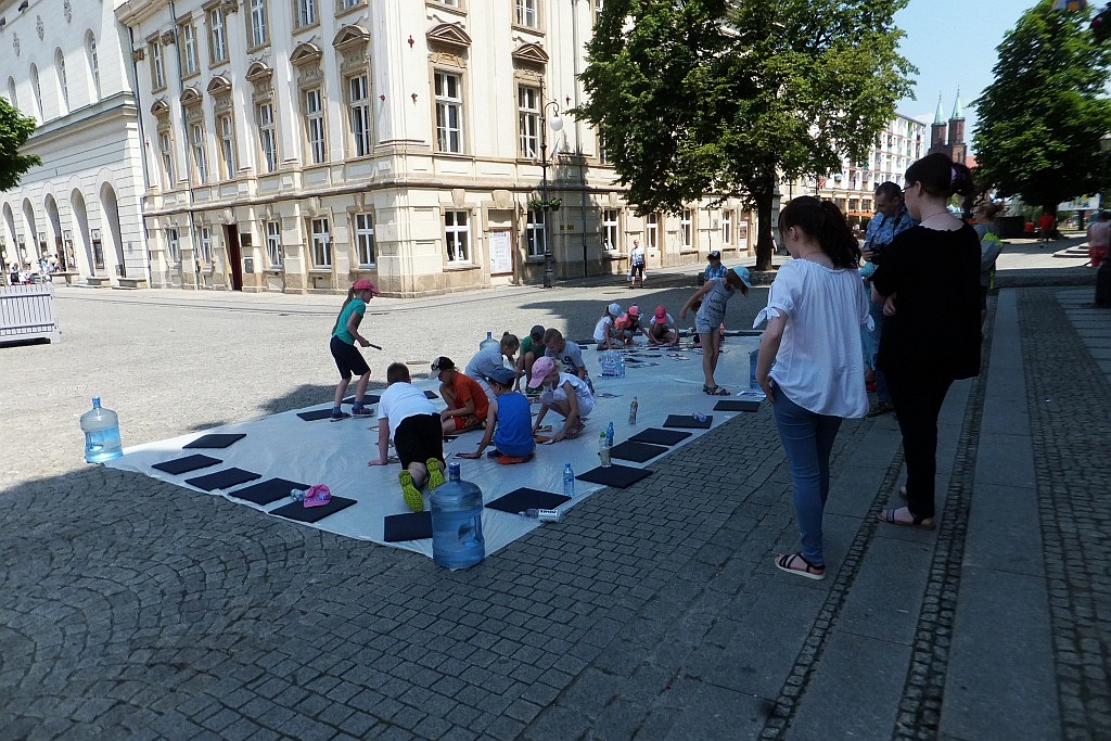 „Artystyczne puzzle” powstawały na legnickim rynku
